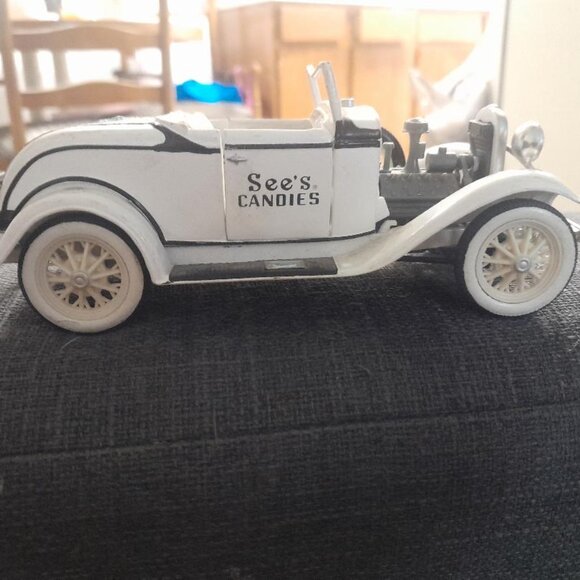 VINTAGE 1930 SEE'S CANDIES BLACK & WHITE FORD MODEL A DIECAST ROADSTER CAR - Picture 1 of 2